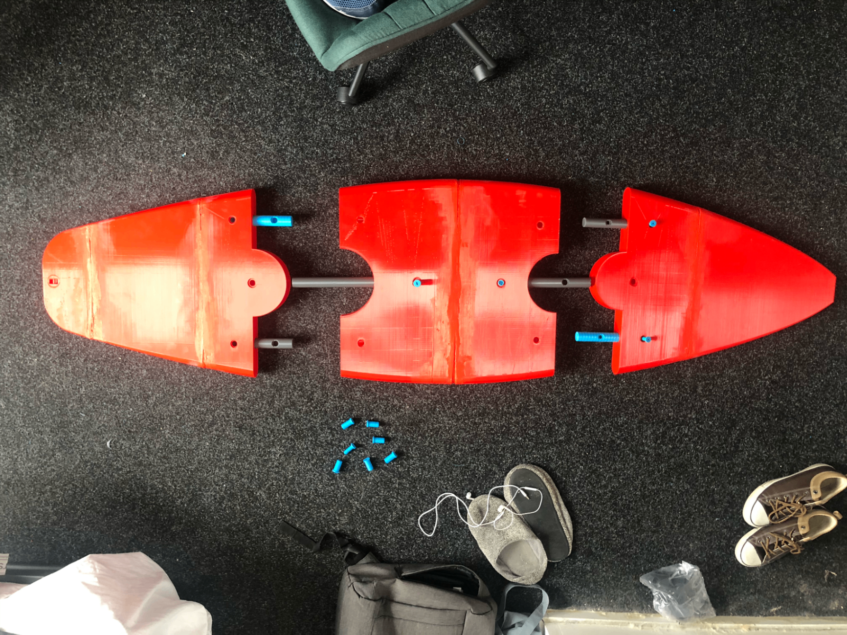 First PLA 3D-printed prototype of the ATACH collapsible surfboard, split into three red sections.